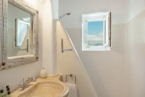 Villa 'Luxury Sea View' with Private Pool, Private Terrace and Air Conditioning - Image 4