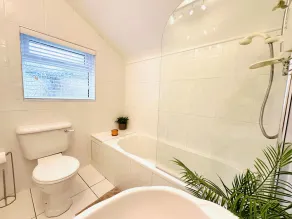Maison-Moderne-Salle de bain privée-Vue sur Mer de côté-Sandlings - Image 4