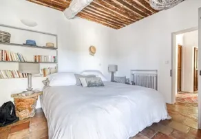 “A discreet retreat, perfect for refined holidays in complete privacy.” - Image 5