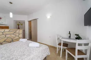 Monolocale con piscina all'aperto, sauna e vasca idromassaggio - Image 5
