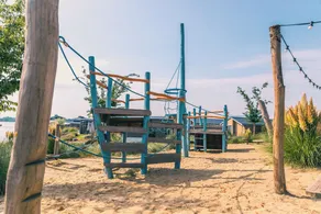 Chalet with 4 bedrooms, a terrace and a jetty - Image 2
