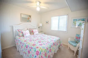 Condo lumineux et aéré de niveau supérieur avec vue sur l'océan et les voies navigables! - Image 4