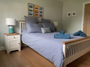 Quiet, peaceful bungalow on edge of Saundersfoot village - 10 mins walk to beach - Image 3