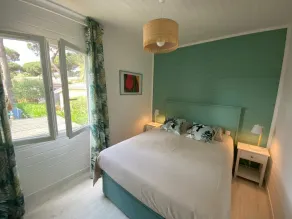 Charmantes Chalet – Feriendorf mit Schwimmbad – 10 Minuten von Saint-Tropez entfernt - Image 3