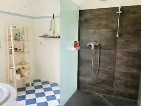 Ferienhaus am Wasser im Grünen - Image 3