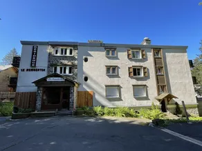 Agréable T2 au pied des pistes avec piscine estivale, parking, et animaux bienvenus - Image 4