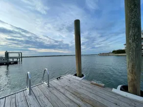 Waterfront South End Serenity! Bring your boat and your pup, leave the linens!  - Image 2