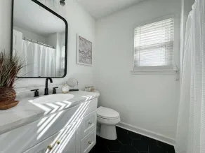 Modern Home Near Beach & City Dog Friendly - Image 2