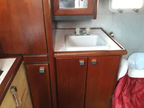 Yacht Rental 32ft Bayliner - Image 2