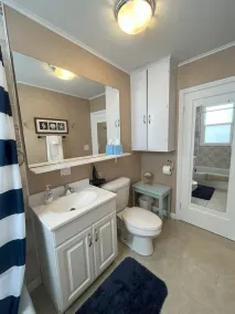 Cutest cottage on Hamlin Lake. Lake views! - Image 4