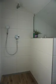 Bright, comfortable, and tastefully furnished apartment with a south-facing balcony - Image 2