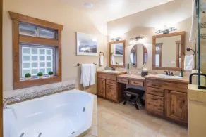 Luxury Pour House Lodge - private, hot tub, firepit - Image 4