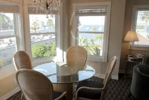 Glenmore Plaza Hotel - Image 3