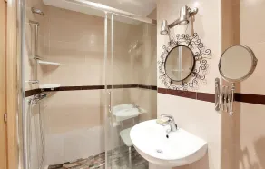 Gorgeous Apartment In Cabanes With House Sea View - Image 3