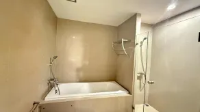 newly renovated 1-bedroom, 43 sqm, located in hearth of town and close to beach - Image 5