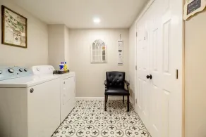 5 Star - Basement Apt - 2 BD - Pet Friendly - Image 3