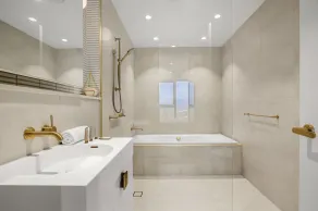 High-Rise 3-Bed Apartment with Premium Amenities - Image 3