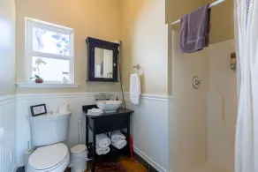 Sutter Midtown 3bd Home w / Shared Pool - Image 4