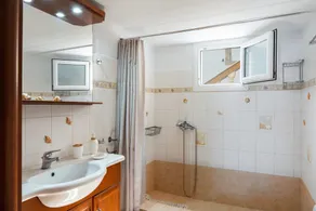 Apartment \"Anna House\" with Sea View, Garden & Wi-Fi - Image 2