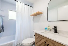 Lakefront Muskoka Retreat 4 Bedroom Cottage  - Image 3