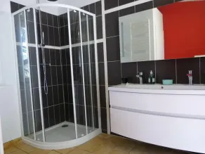 Grand studio indépendant  avec piscine dans nid de verdure au coeur du Luberon - Image 2