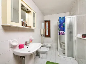 Fin lejlighed for 6 personer med klimaanlæg, WIFI, pool, TV, gårdhave og kæledyr tilladt - Image 2