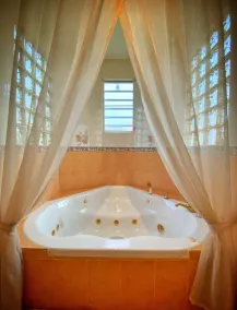 ¡Disfruta de esta estancia romántica, relajada y de lujo! - Image 3