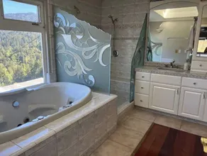 Cheerful, Private, Large Villa with Gorgeous View - Image 4
