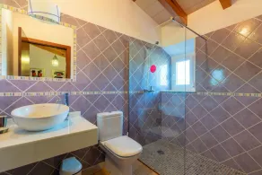 Impressive Stone-Clad Country House, A/C, Private Pool, Immaculate Gardens - 5 mins from Cala d'Or! - Image 4
