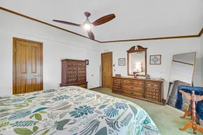 Lake Front Home with Plenty of Space inside and outside. 100 Ft of Lake Frontage - Image 5