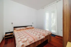 VILLA SARA 1, 50 m from the beach, balcony and sea view, private parking - Image 3