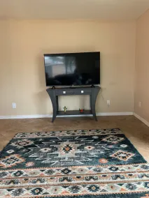 3 Bedroom home with mountain views and private parking . Pet friendly - Image 2
