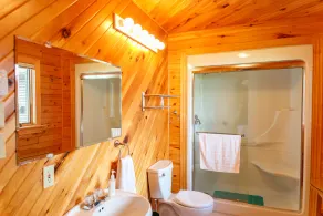 Executive style family cottage on the water - Image 3