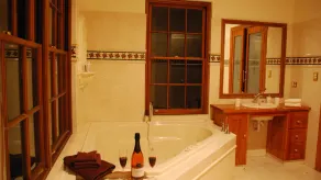 Clare View HOUSE (pet friendly, wheelchair accessible) Sleep 8 - Image 2