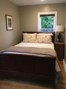 Eagle Harbour's Hilltop Cottage - Image 3