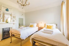Downsview - A wonderfully large family home on the beach in Kingsdown, Kent sleeping eight - Image 5