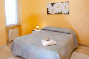 BRIGHT APARTMENT IN VILLA WITH Garden and Private Parking - Image 3
