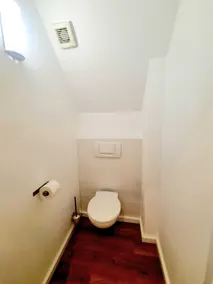 Contemporary 2 bedroom with parking space - Image 4