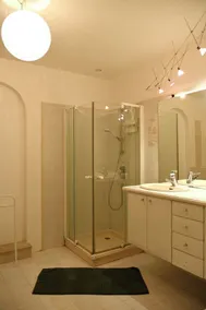 Midt i en olivenlund sover huset 6/8 med privat pool - Image 4