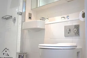 Modern 2 Bed 2 Bath Bracknell with Free Parking - Image 5