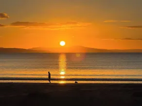 Seven Mile Beach House - Surf, Hike, Golf - Image 5