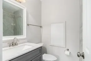 Fully updated w/Large great room for family time, game room, Close to Zoo! - Image 4