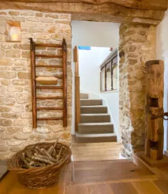 A Perfect Getaway Holiday Home, Impeccably Stylish, Rustic Luxury - Image 2