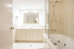 Official Lakes Resort One Bedroom Apartments - Image 2