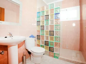 Large, beautiful 5- bedroom villa with private pool - Image 2