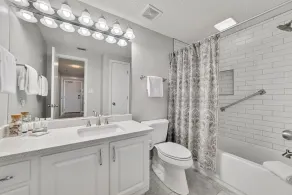 Stunning Views, 3BD/2BA w/ Private Balcony - Image 5