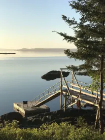 Quaint Waterfront Cottage - Image 2