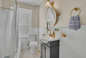 Charming New England Home in West Hartford Center - Image 4