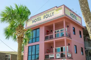 Boutique Hotel Folly Room 2: King Suite with large private balcony in the heart of Folly Beach - Image 4