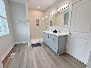 Modern 4BR with Parking - WV rep 4 - Image 5